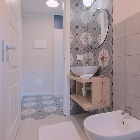Privatunterkunft 2 Min - Near The Station - Wifi And Ac
